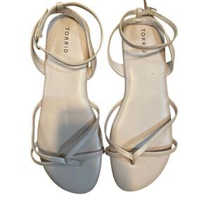 Torrid thong pink sandals size 12 flat